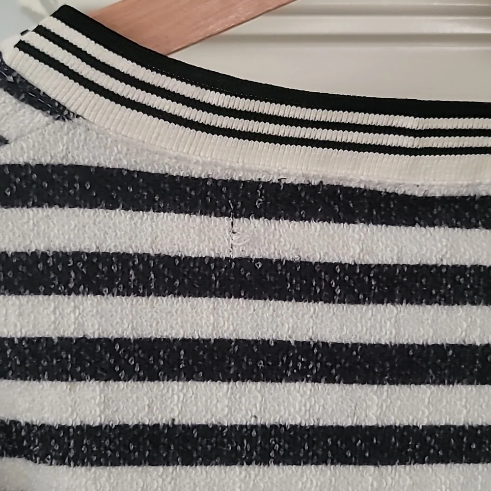 Striped Cropped Long-Sleeve Top - Black & White - Picture 4 of 7